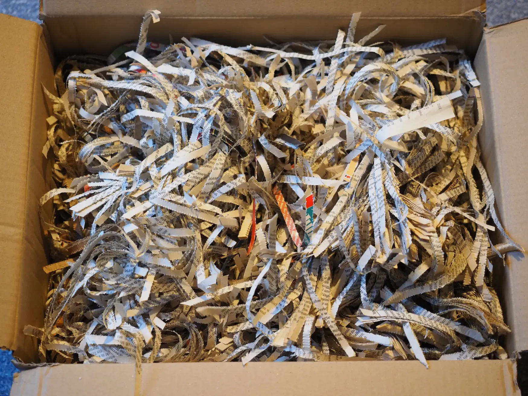 Vor Ort können Sie selbst shreddern oder uns dabei zusehen, wie wir Ihre Akten vernichten.